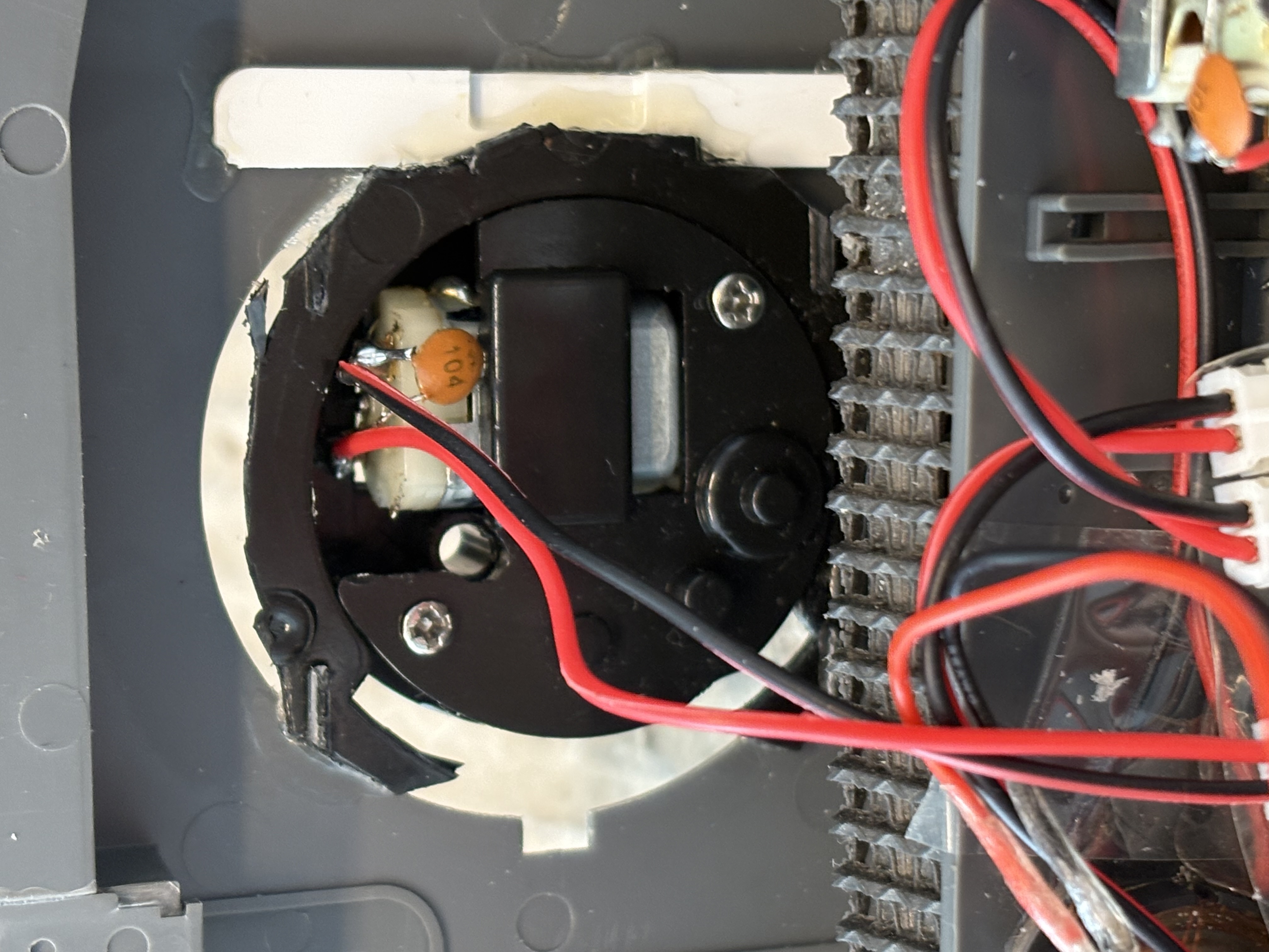 Turret traverse chassis attachment to upper hull.