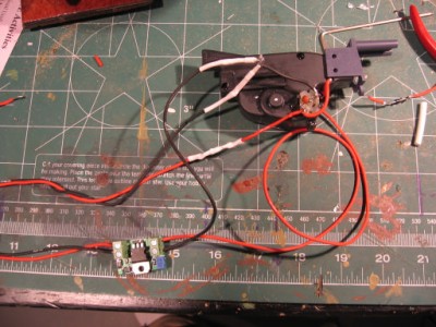 in this pic you can see two sets of leads going to the left. The upper set gets wired to HL motor recoil wiring from 8 pin connector. The lower set is the extra power source needed for the recoil mod.