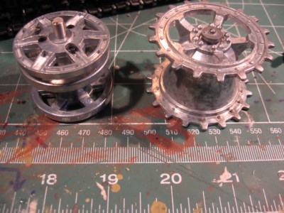 18t drivers come w/caps, tammy rear idlers w/2mm allen head screws