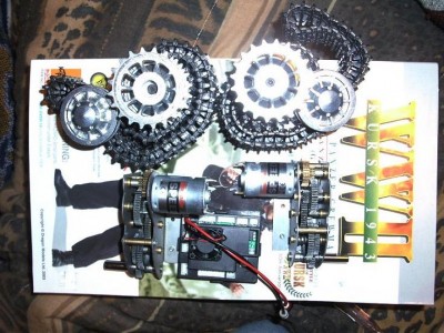 Asiatam 3:1 gearbox,Gruapner speed 400 race motors,Fan Cooled RX-18,Metal sprocket,Idlers and Tracks