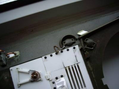gas handles with chains fitted to handles and also fitted to the hull