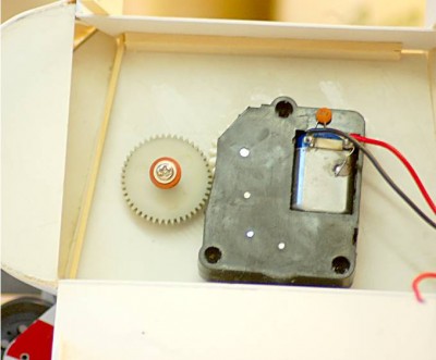 Standered HL turret motor and and my own turret drive gog, as there was'nt much room for a turret ring.
