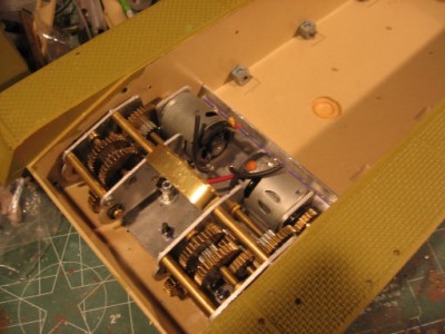 Motor mounts...3:1 asiatam gearboxes for panzer III. I used tamiya panzer IV motor spacers with one additional washer, bolted to aluminum plate and hull...also thick brass bar support between motors. everything fits nicely and all wheels line up! You can also see the inner suspension mount retainer for the upgraded suspension. I added a thin washer between the retainer and the brass bushing I placed into the hull earlier.