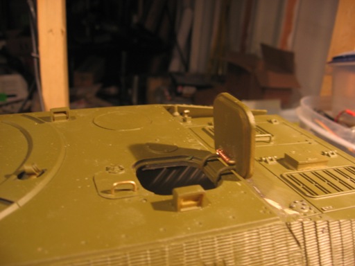 Hatch detail : spring and arms close to scale, took a while to get the arms into correct bend. Had to file a bit awa from hatch hole rear to get it opened all the way...