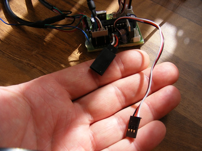 The &quot; extra &quot; servo connectors ???
