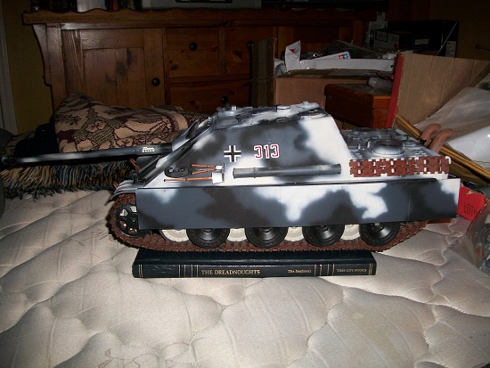 Jagdpanther Tools, racks and jack detail 001.JPG