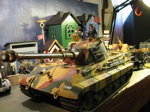 KING TIGER 332 2A.jpg