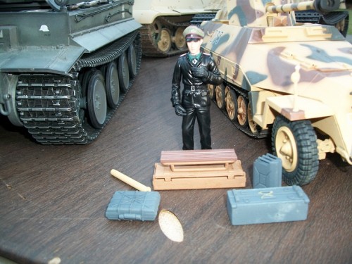 13th Company Grossdeutschland 028.JPG (239.09 KiB) Viewed 4322 times Commander Peiper inspecting S13 Note early road wheels