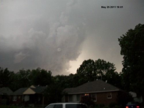 funnle cloud Tornado forming May 2011 009.JPG
