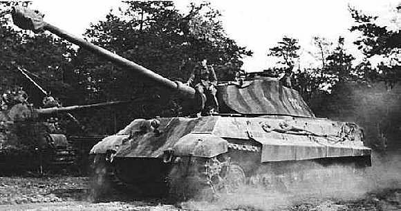Porsche king Tiger with single piece gun.jpg