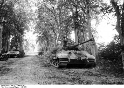 Bundesarchiv_Bild_101I-721-0359-35,_Canteloup,_Panzer_VI_(Tiger_II,_K”nigstiger).jpg