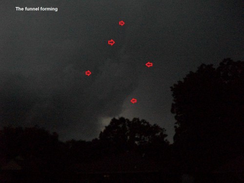 funnle cloud Tornado forming May 2011 014.JPG