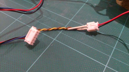 These 2 plugs appear on the flash circuit.JPG