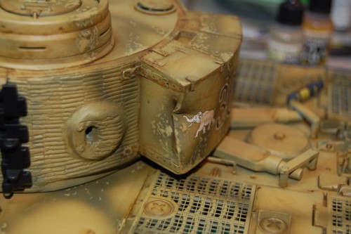 The brackets on the Tool Bin are also made for a mackerel tin as there weren't any brackets on early Heng Long Tigers