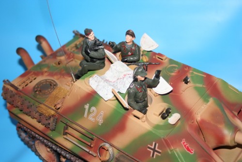By using the spare turret rotation Chanel I’ve made the tank commander’s head turn.