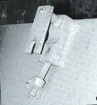 Again this is a Tiger II bracket - but identical to the four cable clamps on the Tiger 1 engine deck.jpg