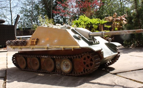 this pic shows the now improved mantlet shape.