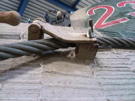 My own photo of the Saumur Tiger II cable brackets in close-up - identical to those at the front of the Tiger 1.jpg