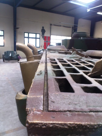 My shot of the Saumur Tiger 1 shows the join between the hull decking and the rear plate - the exhaust tops were added by the French after the war.jpg