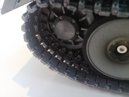 As I noted above the inside of the Impact tracks is finished to a much higher standard than the Taigen links.jpg