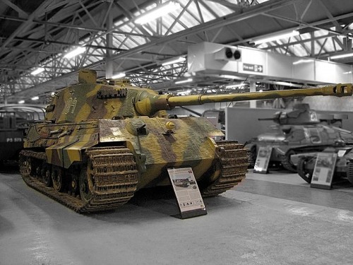 800px-Bovington_Tiger_II_grey_bg.jpg
