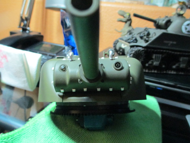 Mantlet chin now looks gap toothed