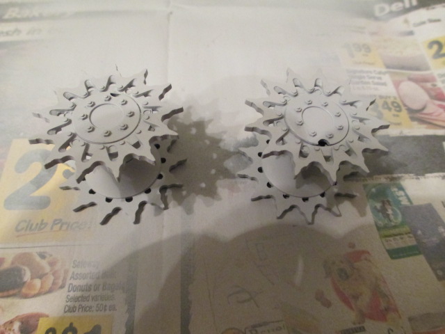 Couple of light primer coats on the sprockets