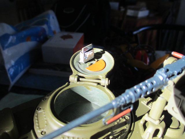 Reflecting mirror blue on the commander's hatch periscope lens