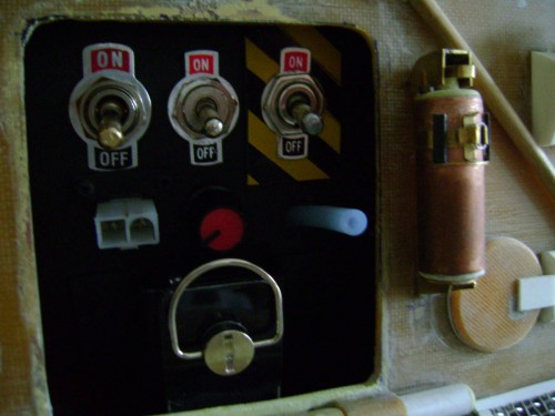 Control panel finished. yellow stripes for the arming switch, charging point, refill hose for smoker, and volume knob. Dzus fastener holds upper hull to the chassis.