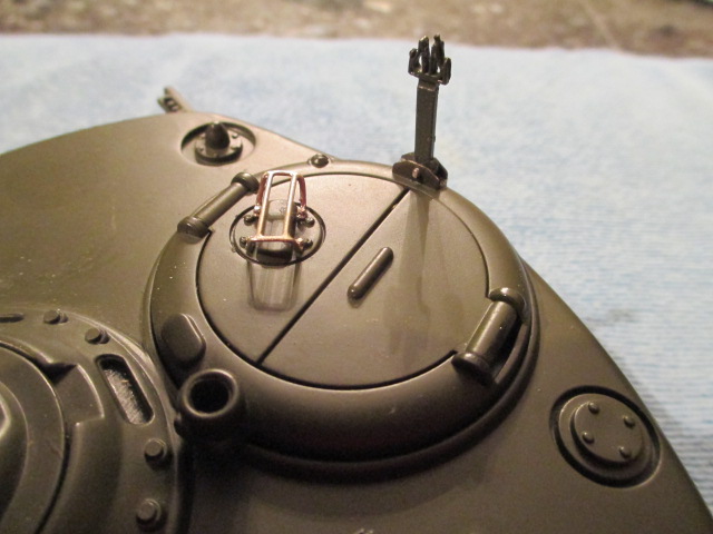 Some Loader Hatch detail, a periscope guard and a workable MG barrel brace