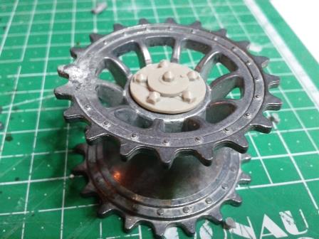 Schumo sprocket cap in place on the Taigen wheel.jpg