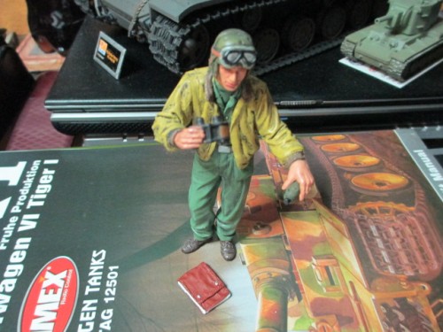 'Maxene's commander and his new map case