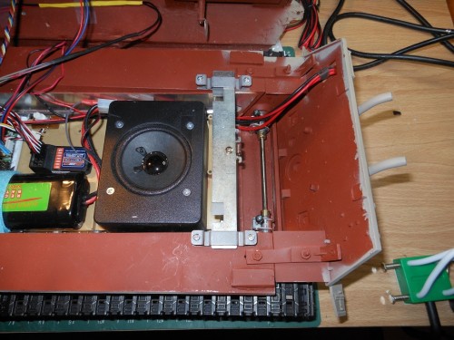 Extending the lower hull means that I have to relocate the tensioner as well. The locking mechanism was kept at the same position.
