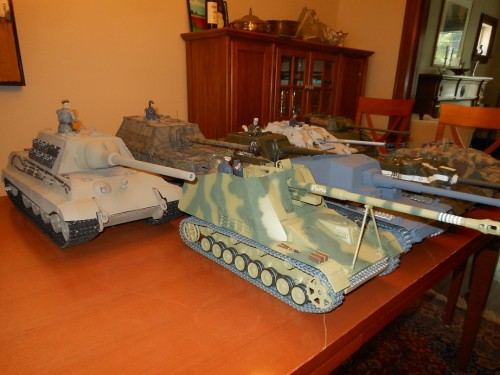 In person the JagdTiger is slightly bigger than the Elephant, both in length and width.