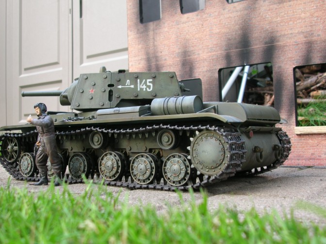 KV-1 outdoors 2.JPG