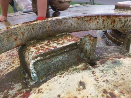 This is the hatch stop - note also the weld beads on the rear of the periscope guards and those holding the AA ring in place.jpg