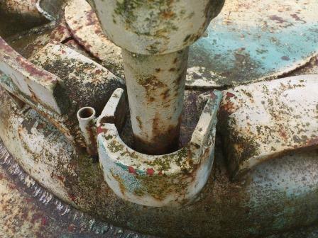 Here are details galore - weld beads, hatch pivot guard and what appears to be the primer coat showing through in places.jpg