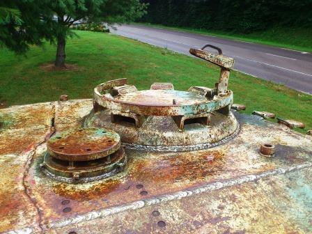 This is the weld bead across the late Tiger reinforced roof - the jagged line was an attempt to break up the tank post-war.jpg