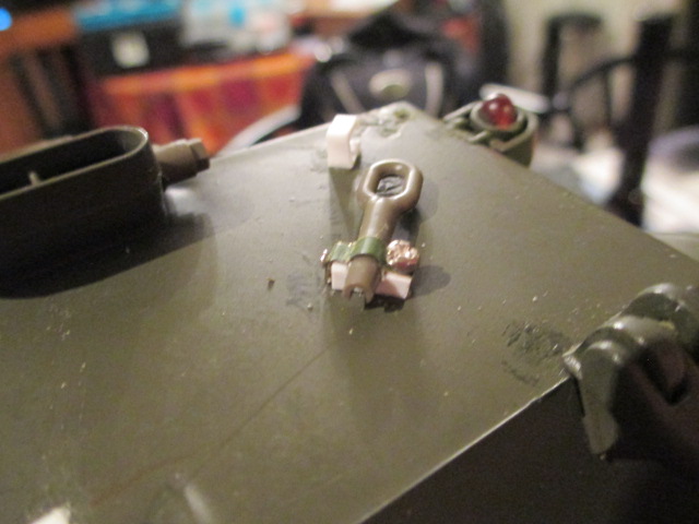 Another view showing the screws used make this fully workable.