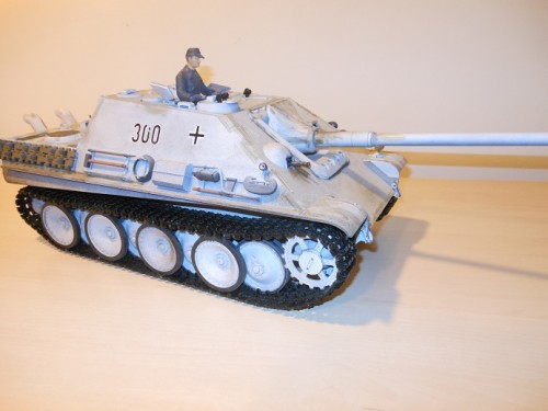 Took out the third eye IR on the manlet and put it into the driver's vision slot. Real rubber on the metal boggies.
