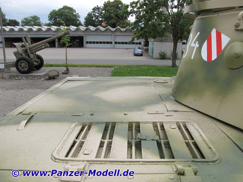 PzIVH Rear Deck w Bolts.jpg