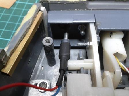 Here you can see that the Tank Modelbau MG is slightly fouled by the mounting peg from the Taigen recoil unit.jpg