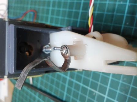 The Taigen mount was then cut down and an old cable clip screwed into the end.jpg