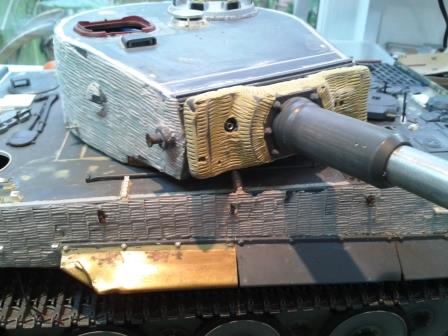 Another shot of the working co-axial MG installed in the turret.jpg