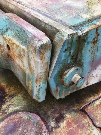 Here you can see the milling marks where the front of the turret side plates were ground away.jpg