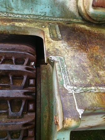 The angled front plate seems to have the same texture as the roof.jpg