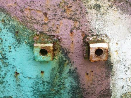 The texture of the hull side probably owes more to rust and paint deterioration than the original armour plate....jpg