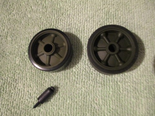 HL road wheel with plastic insert and screw and Mato road wheel