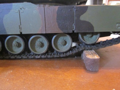 HL hull wheel movement with the equivelent of about 5 battery packs added 003.JPG