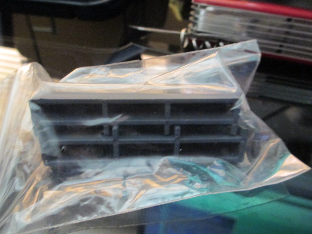 Replacement, hollow bodies for the air intakes